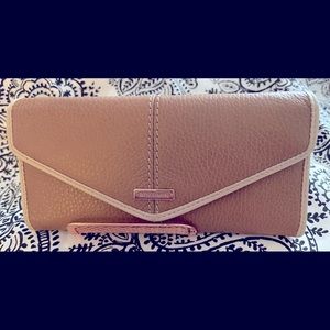 EUC Brahmin Veronica Smooth Fawn Henderson Leather Envelop Wallet 2021.